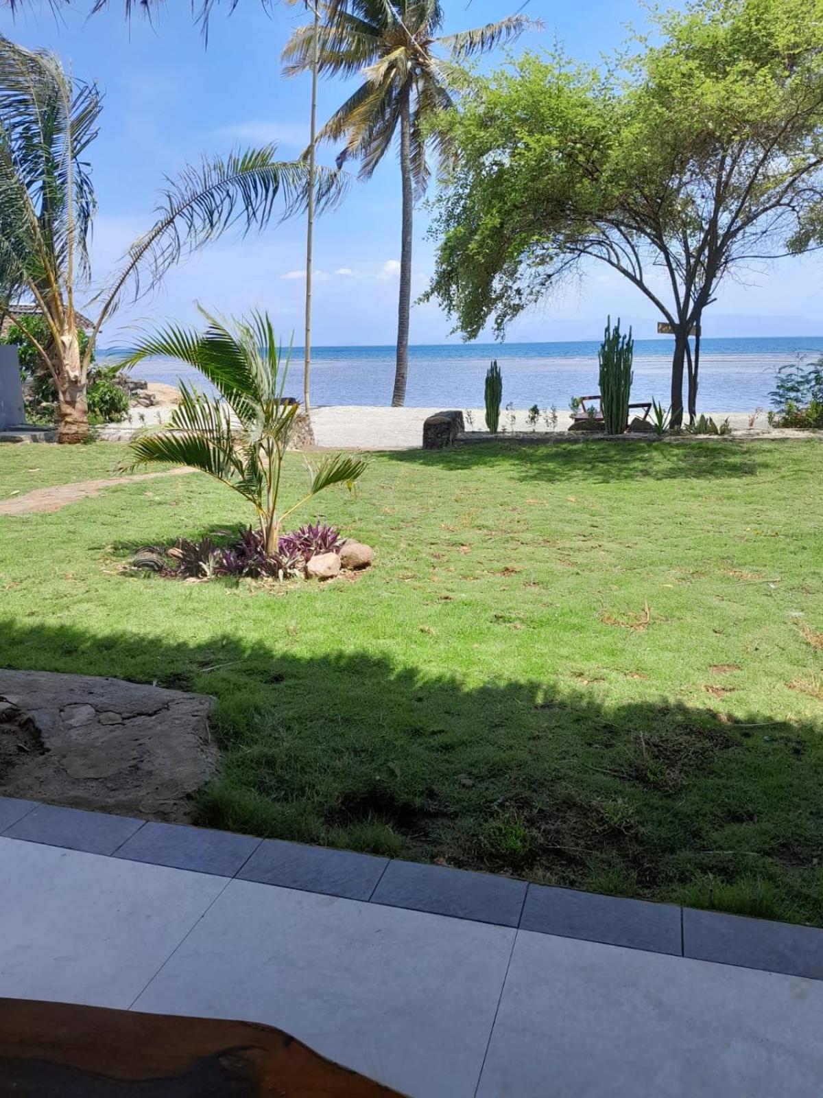 East Lombok Dive Hotel - 3 Private Rooms On The Beach Labuhan Pandan Exterior foto