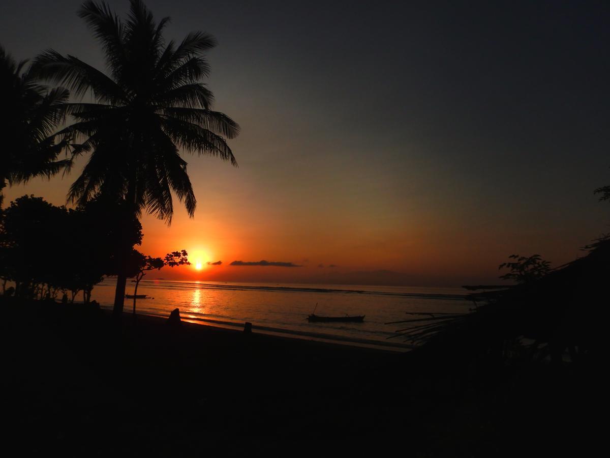 East Lombok Dive Hotel - 3 Private Rooms On The Beach Labuhan Pandan Exterior foto